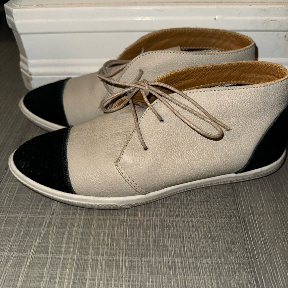KAANAS Kampala Pointy Bootie Vanilla Black Size 37/ US 6.5